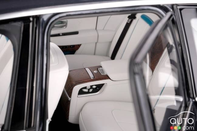 Scale model of the Rolls-Royce Cullinan, back seat